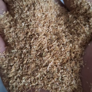 统糠筛糠大量有货，厂家直销，价格便宜，有需要的联系我