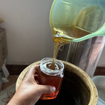 自家土蜂蜜，***，***。诚信做人