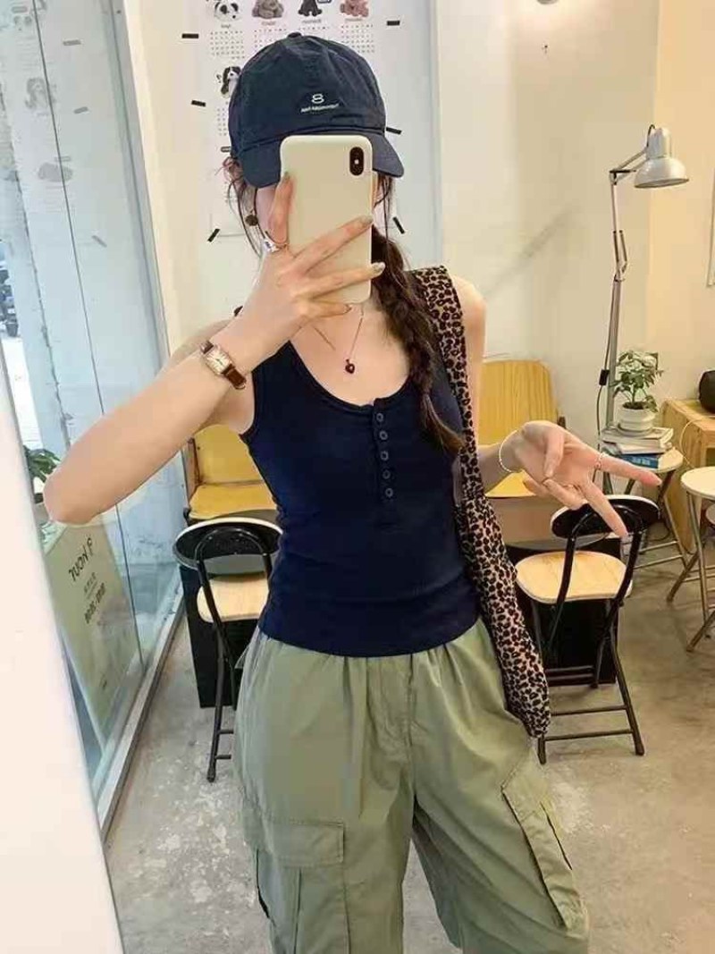 500件左右吊带背心，有5-6个款，质量不错独立包装3.99