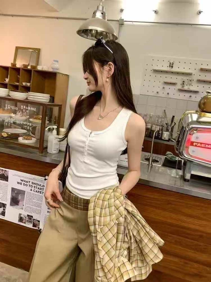 500件左右吊带背心，有5-6个款，质量不错独立包装3.99