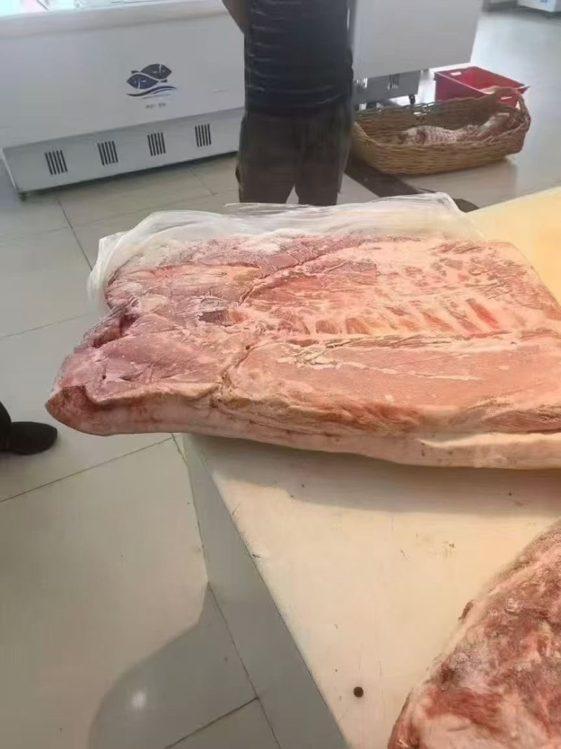 出售:带皮五花一车，​新货带三号特价特价