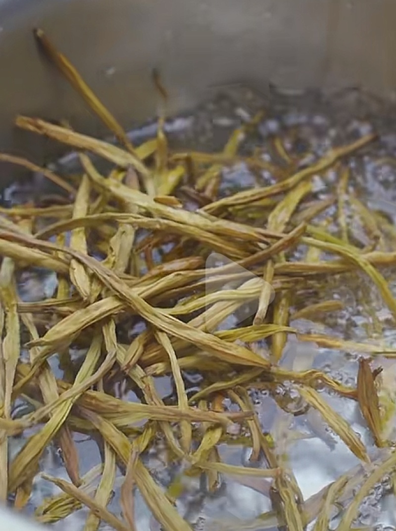 烘干黄花菜，青黄色