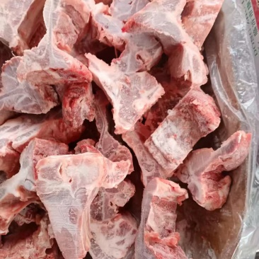 满肉龙骨切块