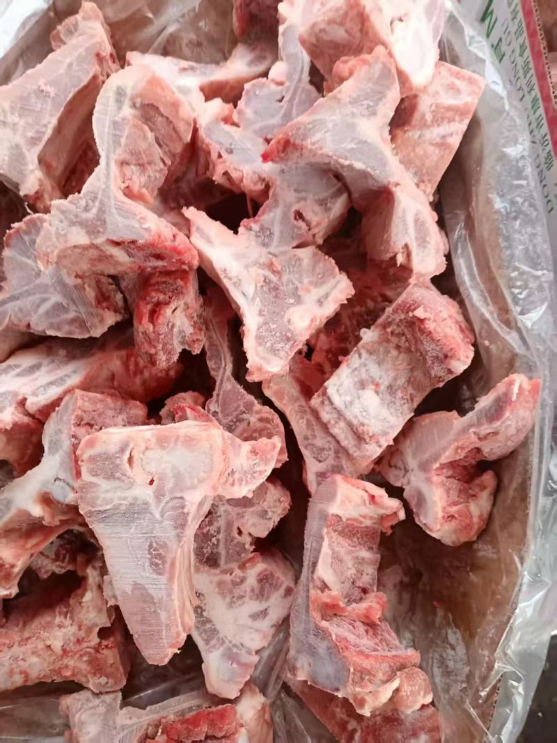 满肉龙骨切块