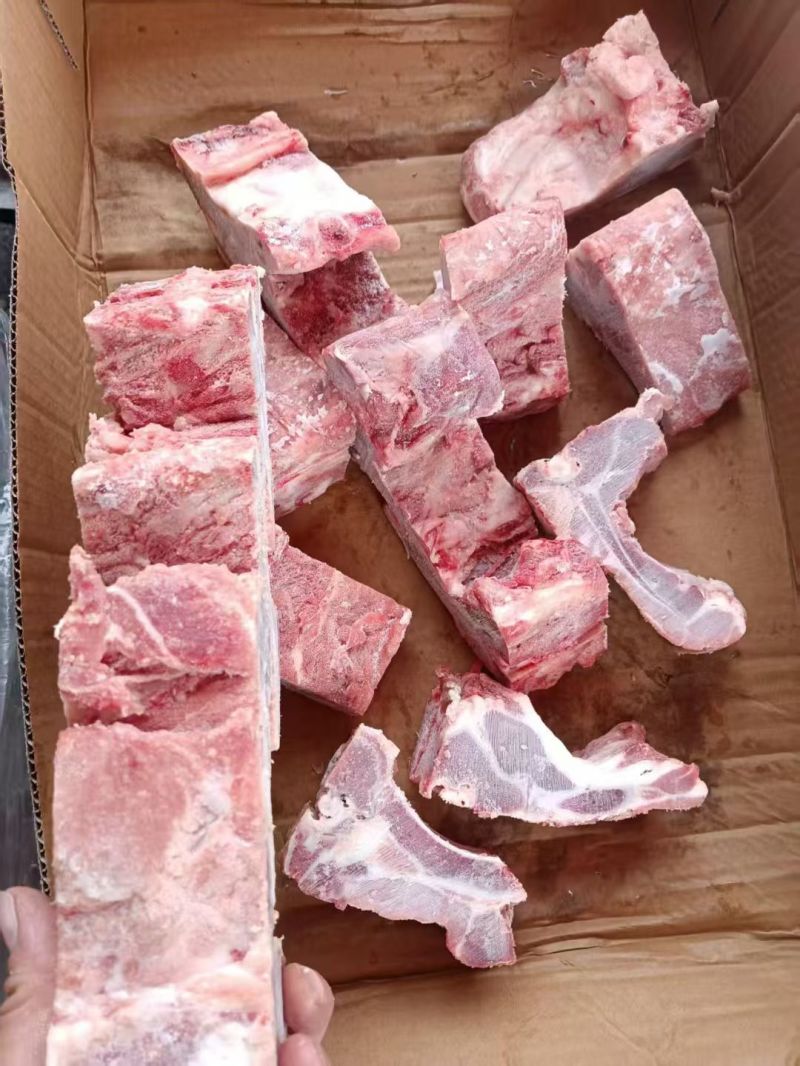 满肉龙骨切块