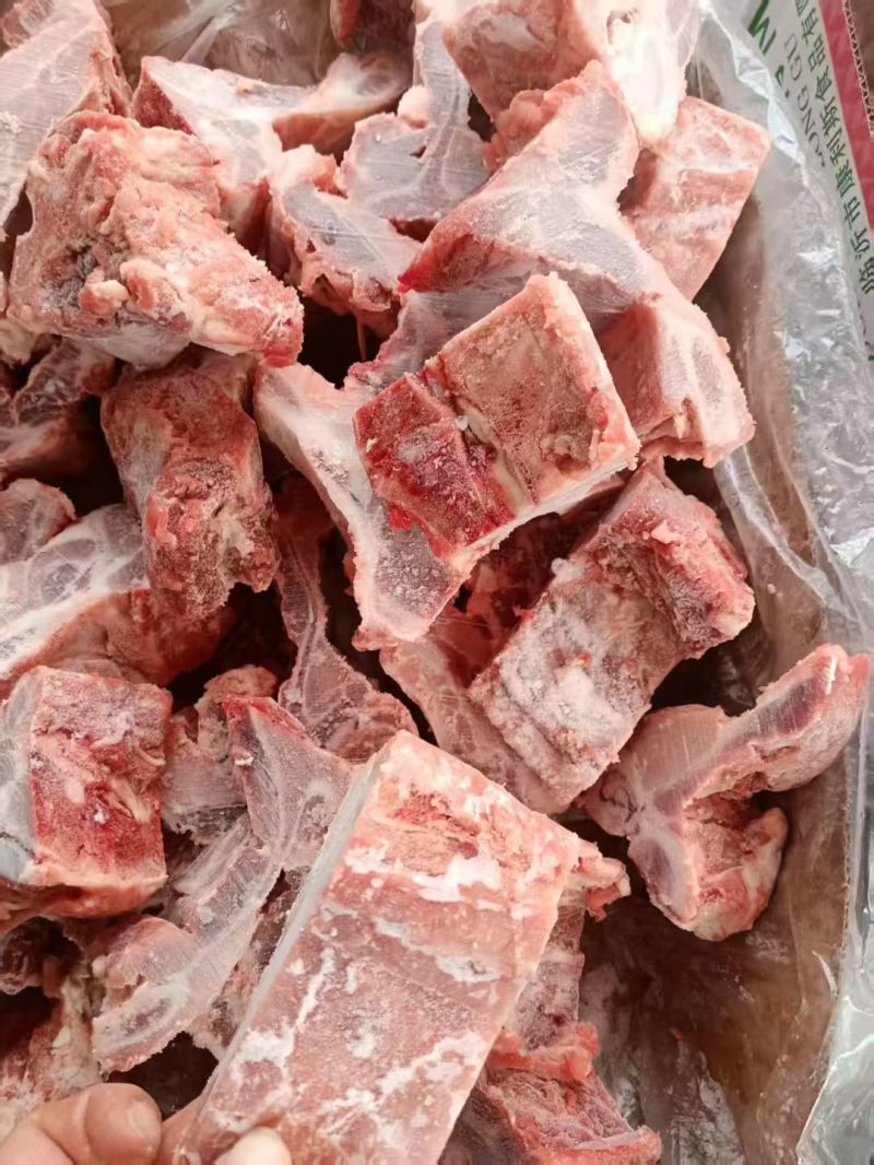 满肉龙骨切块