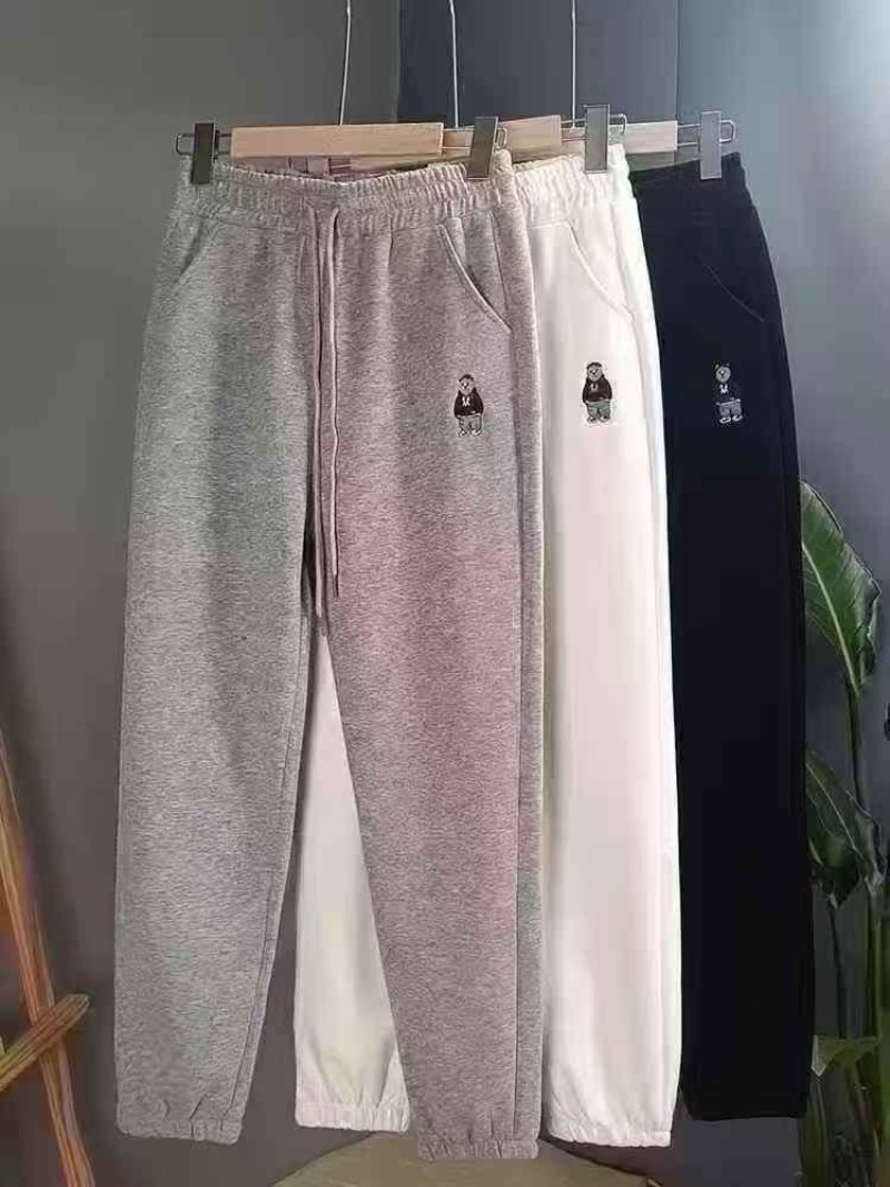 女士精品运动裤300件左右，质量很好，有4-5个款9.9