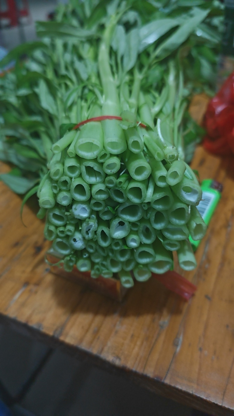 柳叶半青白