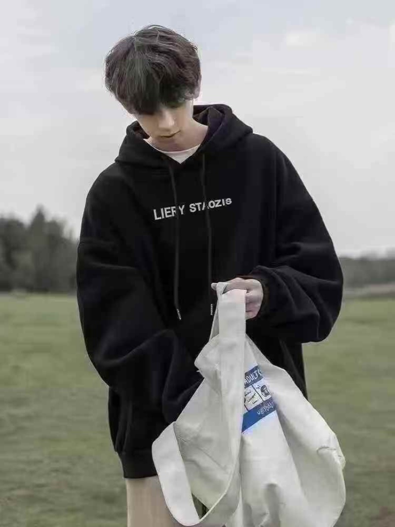 男女精品卫衣，200件左右，狠心处理，9.9元**！不议价