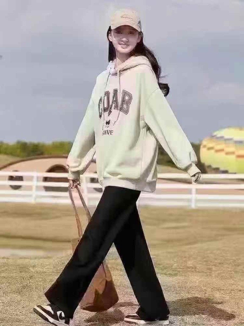 男女精品卫衣，200件左右，狠心处理，9.9元**！不议价