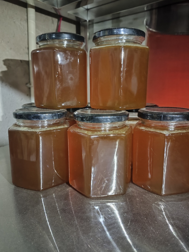 云南无量山崖蜂蜜