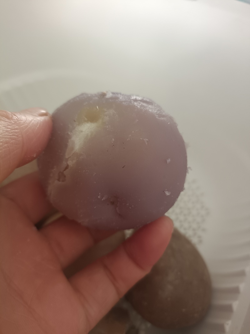 乌洋芋皮薄肉厚，肉质香，口感好，适合煮或者烤着吃