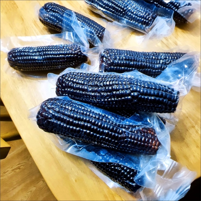 包装后鲜食黑糯玉米