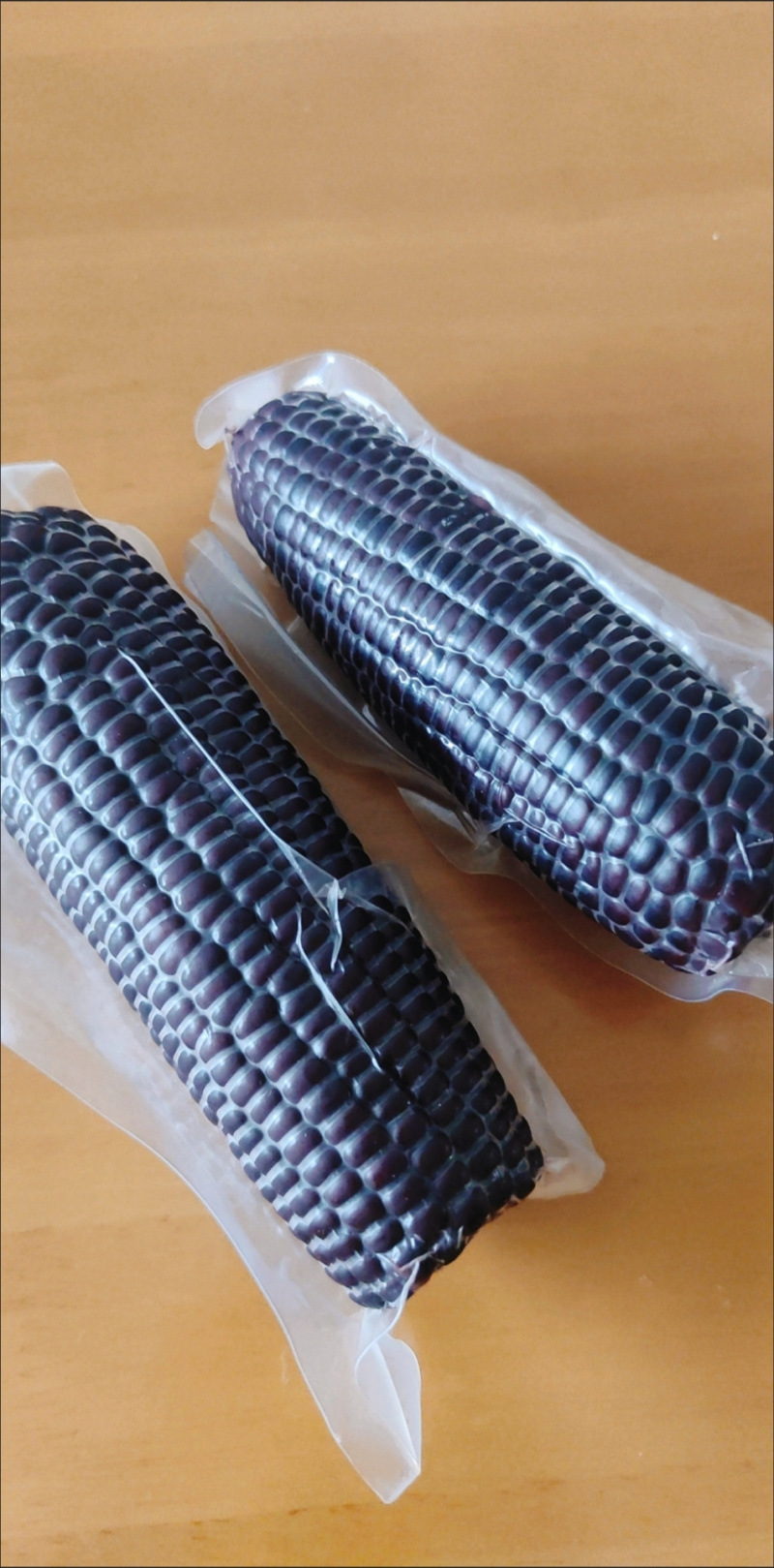 包装后鲜食黑糯玉米