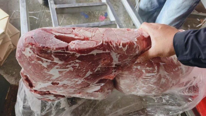 出售:二级的二号四号肉新货轻微淤血4吨左右