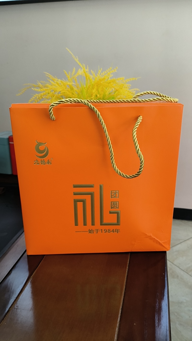 双蛋黄莲蓉月饼