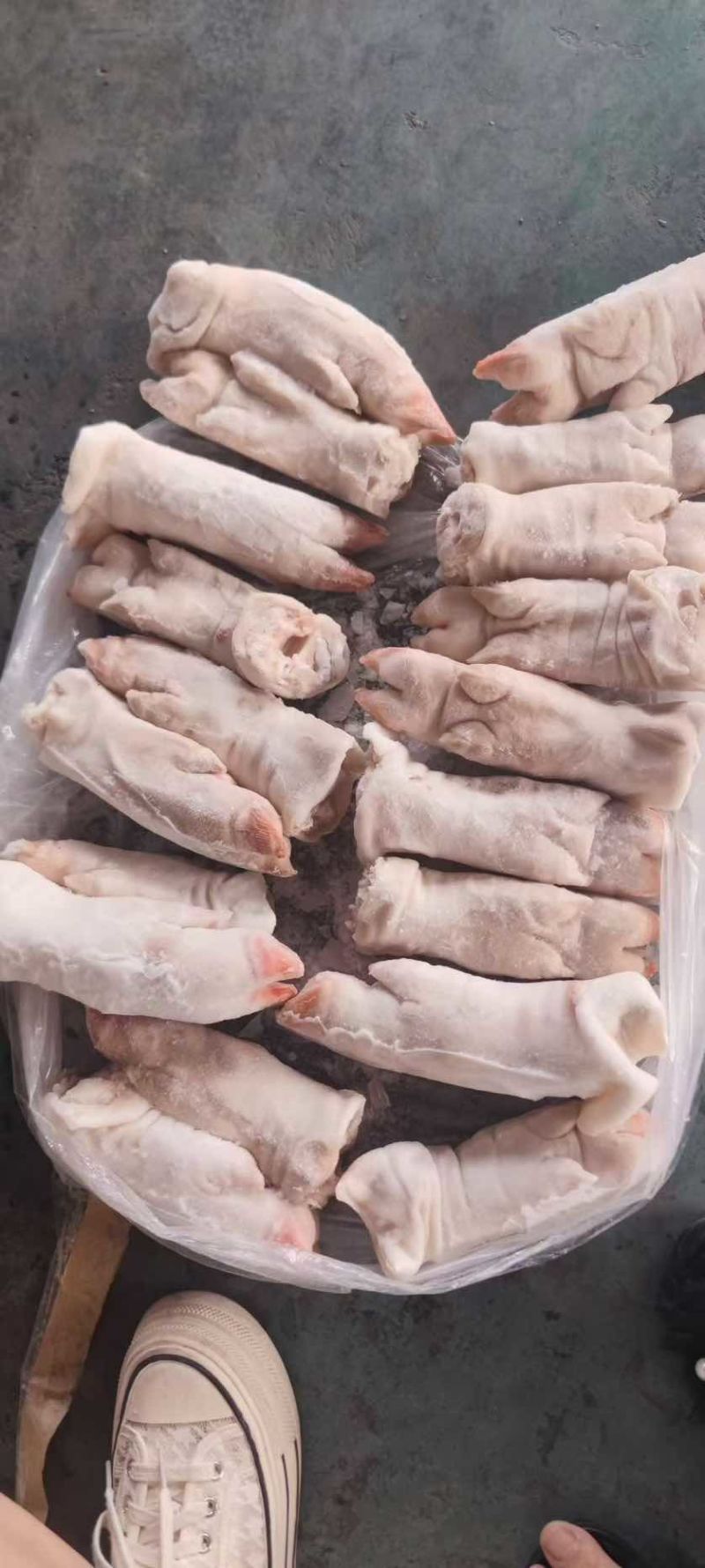 出售:纯干二级猪蹄，18-20个