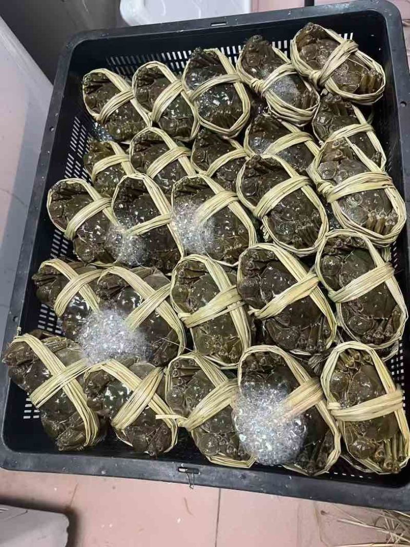 大闸蟹，小龙虾