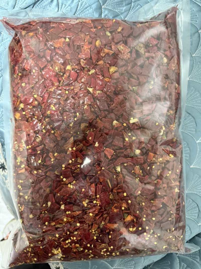 精品去籽魔鬼辣椒段带有少许盐