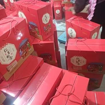 红薯粉条的旺季来了，欢迎各位老板批发，团购