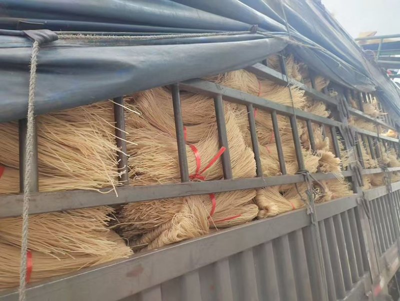 纯手工红薯粉条每天大量走货中，欢迎各位老板合作～