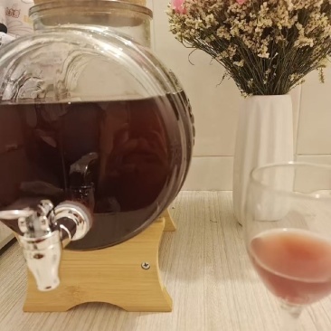 自家酿的葡萄酒