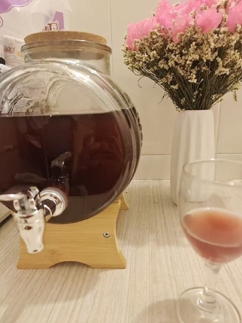 自家酿的葡萄酒