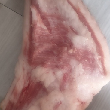 猪带皮槽头肉上面的瘤子全部清理干净的，都是最新日期