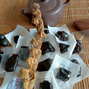 九蒸九晒古法炮制养生瑰宝，黄精果软糯香甜，一手好牌