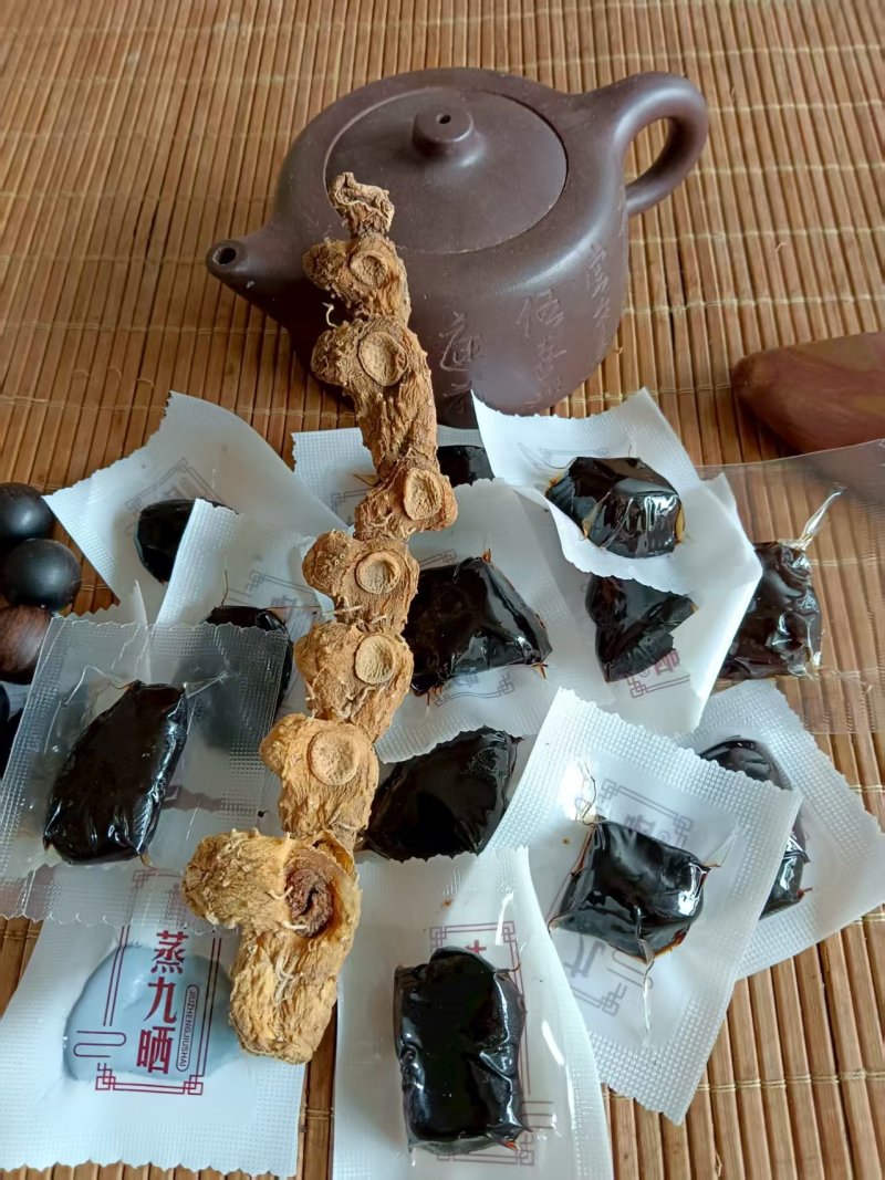 九蒸九晒古法炮制养生瑰宝，黄精果软糯香甜，一手好牌