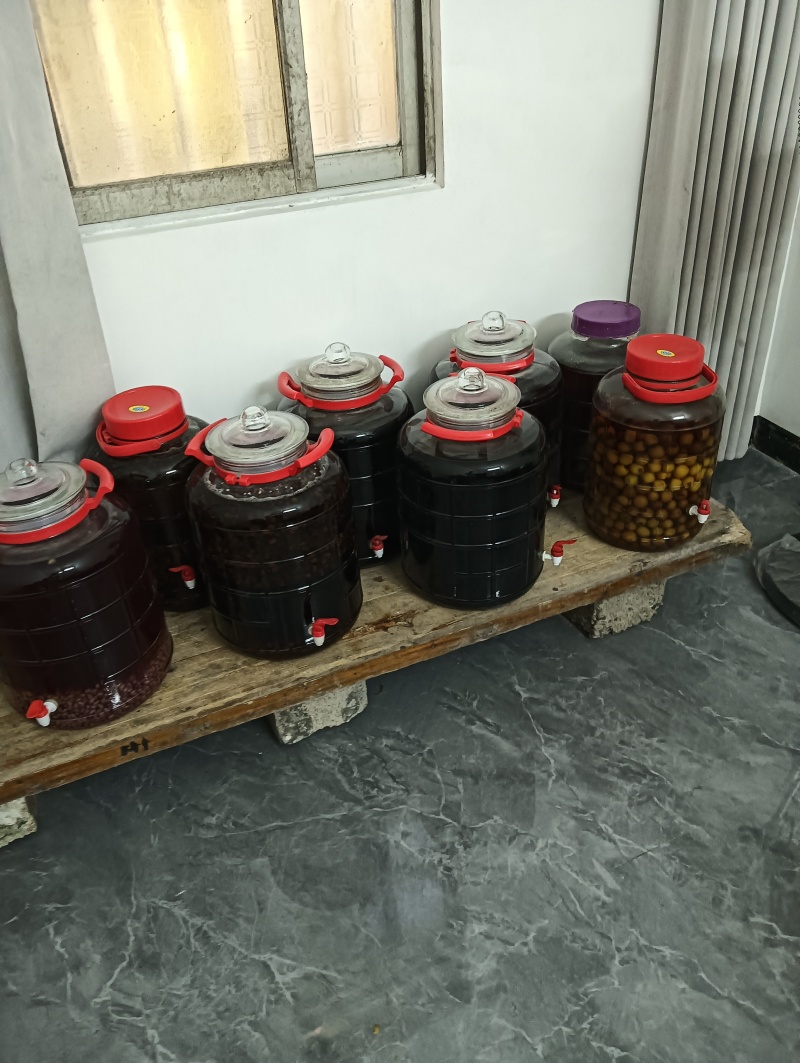 精品米酒，纯粮酿造，品质保证口感醇厚，还有各种泡酒，养生酒，