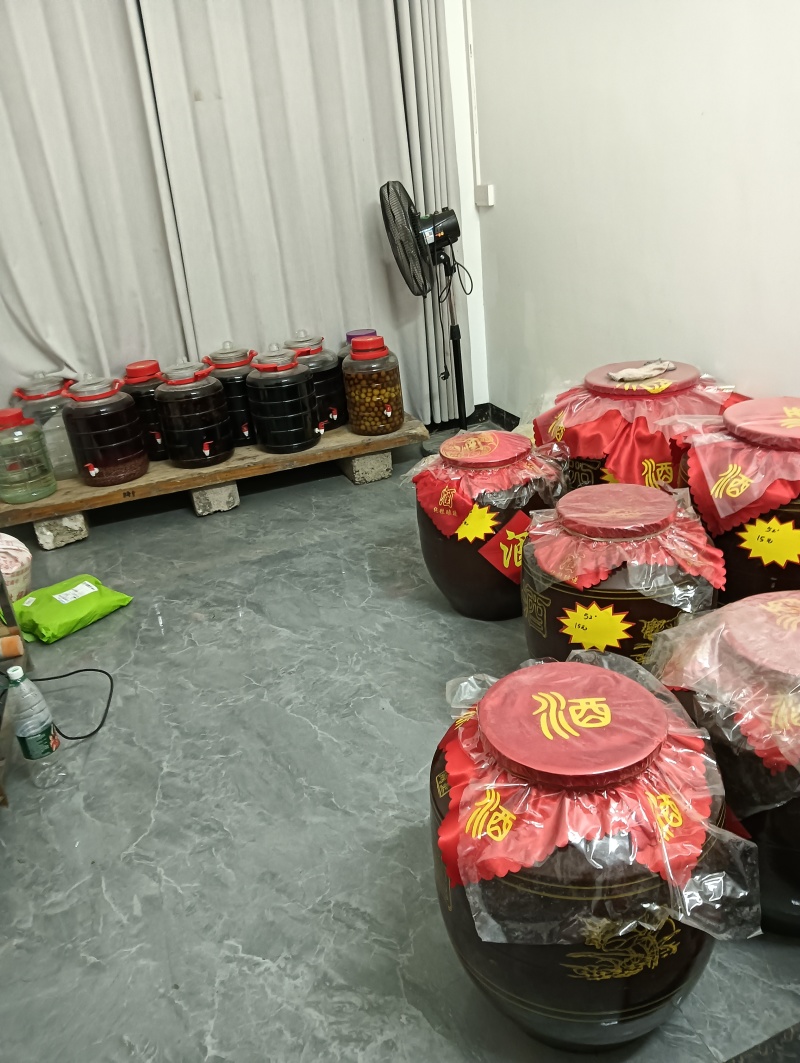 精品米酒，纯粮酿造，品质保证口感醇厚，还有各种泡酒，养生酒，