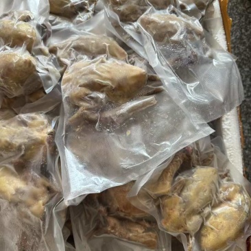 半成品玻璃皮乳鸽，无需解冻即可炸，采用鲜鸽6两左右制作而成