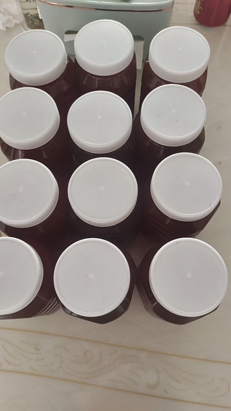 有一瓶两斤装的，有一瓶3斤装的