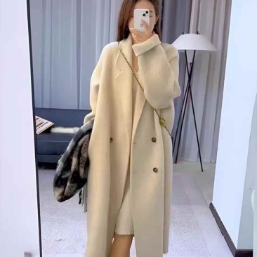 高端羊绒大衣15000件左右，质量**好48
