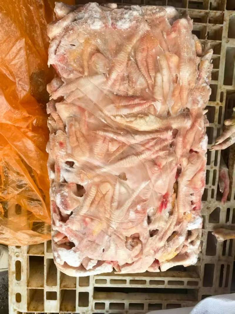 二级种鸡爪基本都是母鸡爪单个50-60克左右30吨