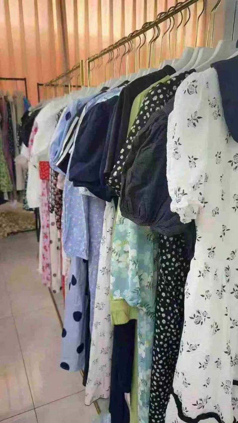 2000件杂款连衣裙，质量很好，独立包装，全清6.99元**