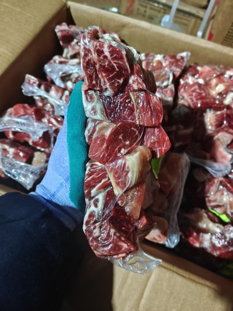 牛腩粒到货，块头均匀，肥肉比例好使用起来方便快捷，价格低