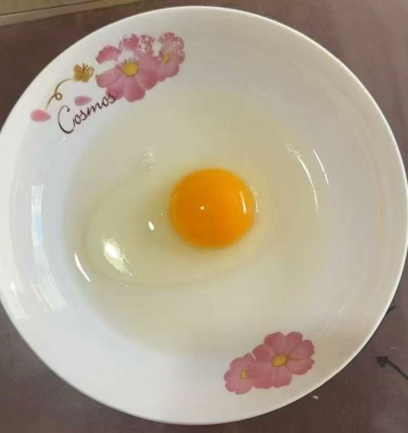 散养正宗农家土鸡蛋，草绿色产品