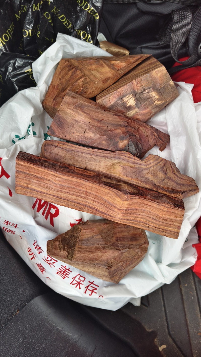 海南降香，边角料，过全检，质量a级。量大从优。