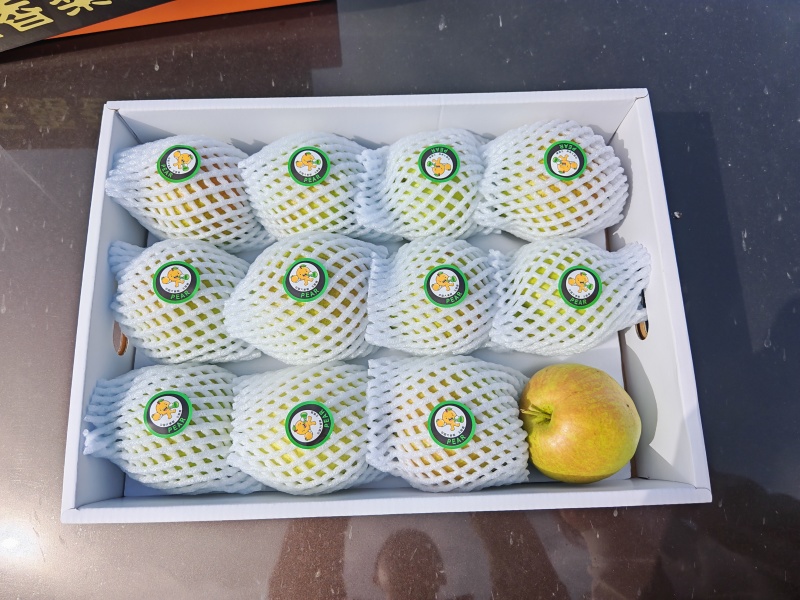 山西玉露香梨，现货有三万斤，包膜包网，欢迎各位老板订购。