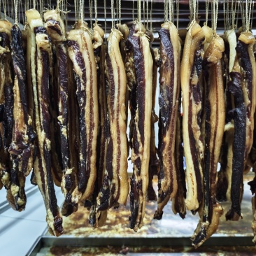 正宗原产地广式腊肉金色五花腊肉全网低价规格多样让你的餐桌更美