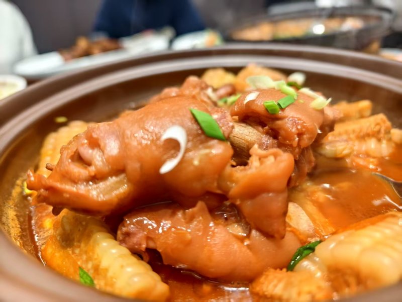 精品猪蹄块铁锅炖食材