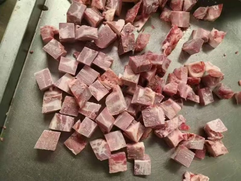 出售:猪蹄块.排骨粒，电商餐饮**，生产，包装，代发。