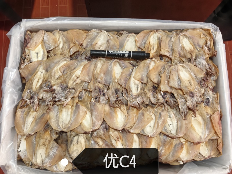 浙江本港小墨鱼干，头数齐全，品质优良。