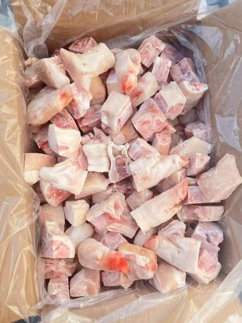 长期出售猪蹄块，电商餐饮**，需要的老板私聊！价格实惠