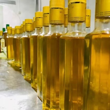 山茶油（带有机、富硒认证），精品货，带礼盒包装。