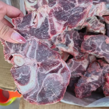 满肉牛脖骨