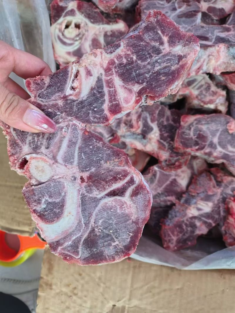 满肉牛脖骨