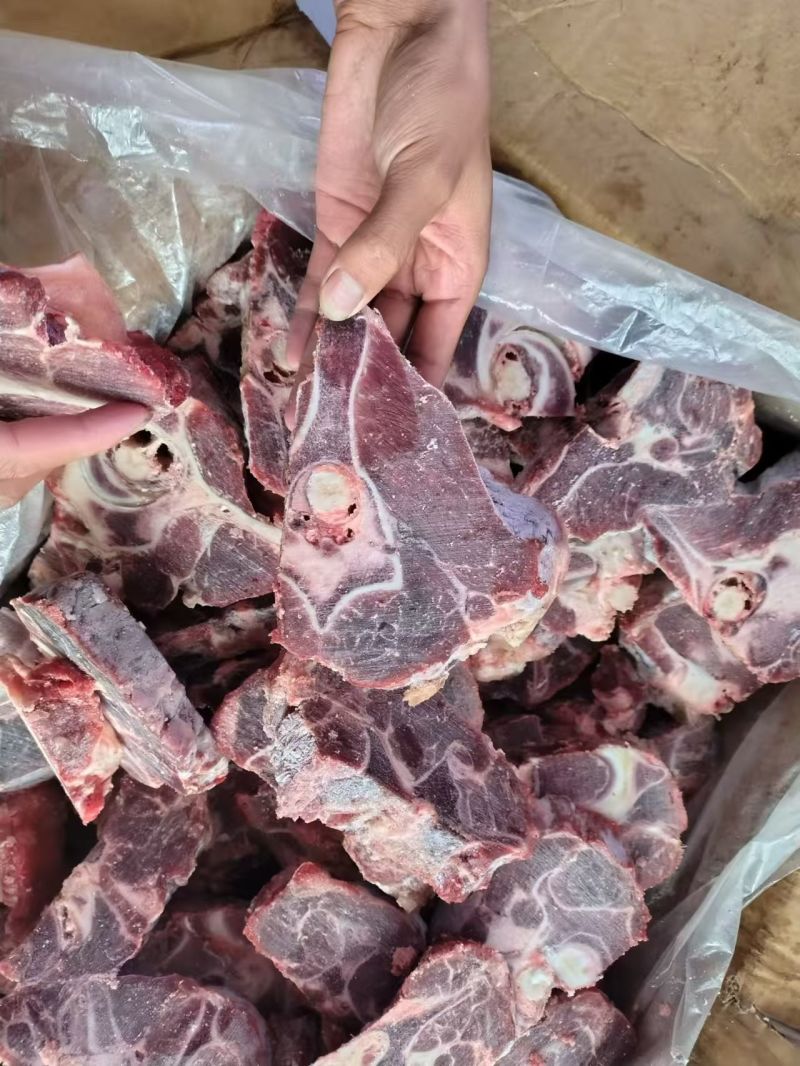 满肉牛脖骨